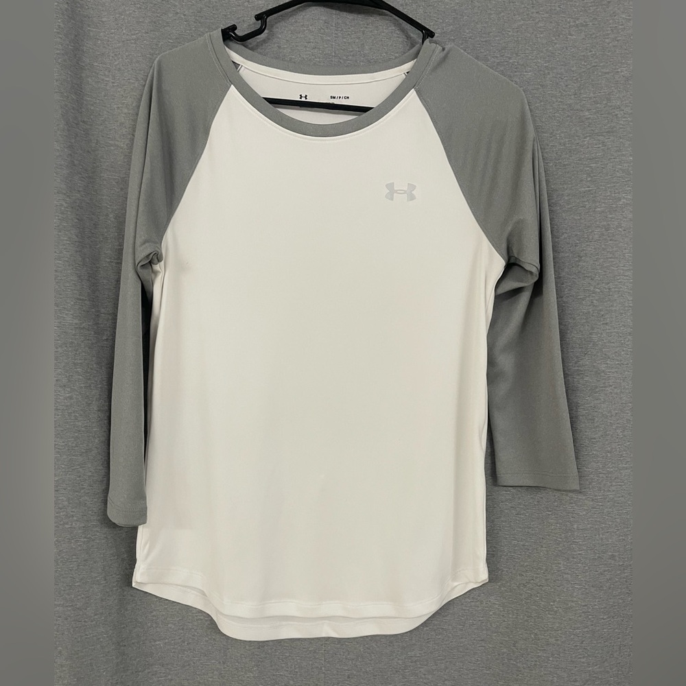 Under Armour Women's Long Sleeve Gray and White Tee